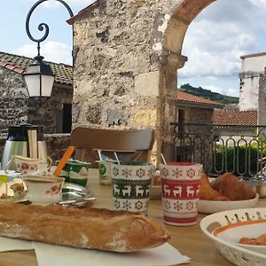 Frühstückspension La Tour Noble, Saint-Saturnin (Puy-de-Dome)